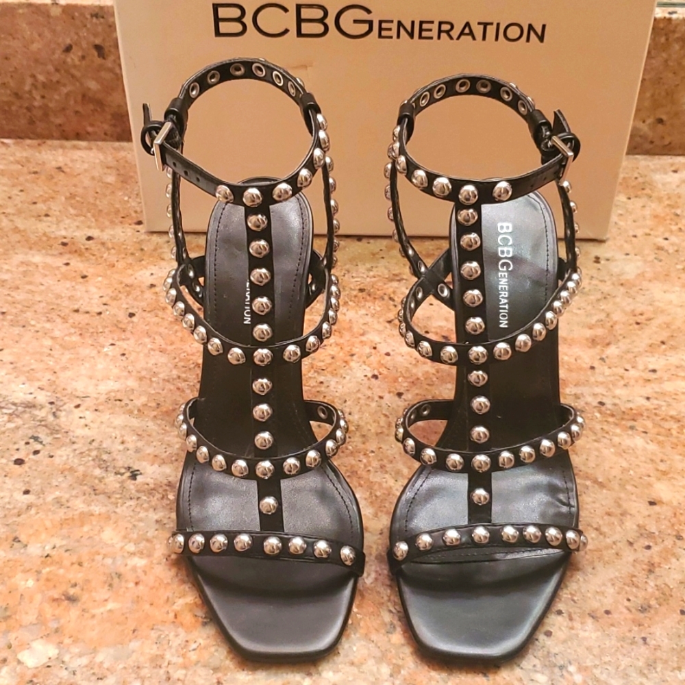 NWB BCBG Generation Black Issa Smooth Soft Calf Studded Heels Size 7.5